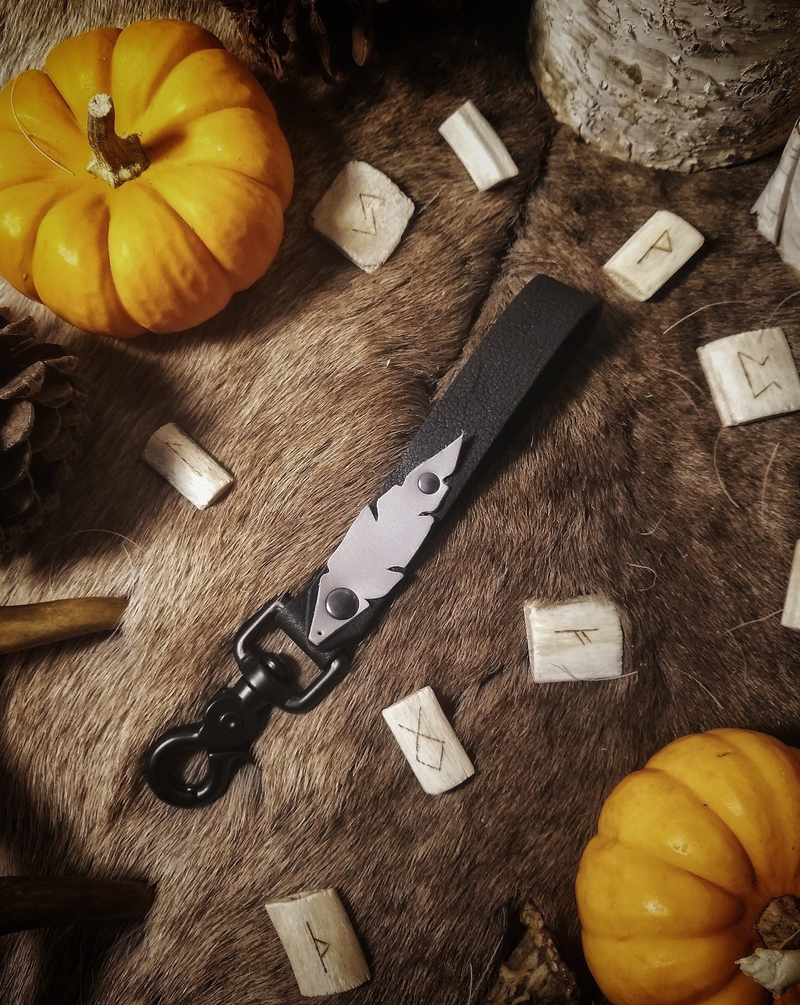 The Wanderer's Carry Strap - Faire Stock